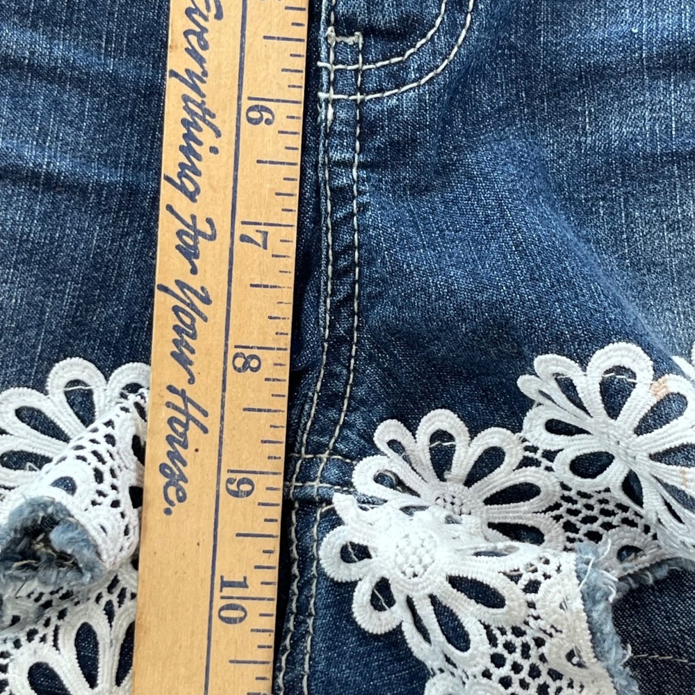 LEI Tatum High Rise Denim Shorts Daisy Lace Trim Crochet Frayed Hem Junior 9 - Picture 6 of 9